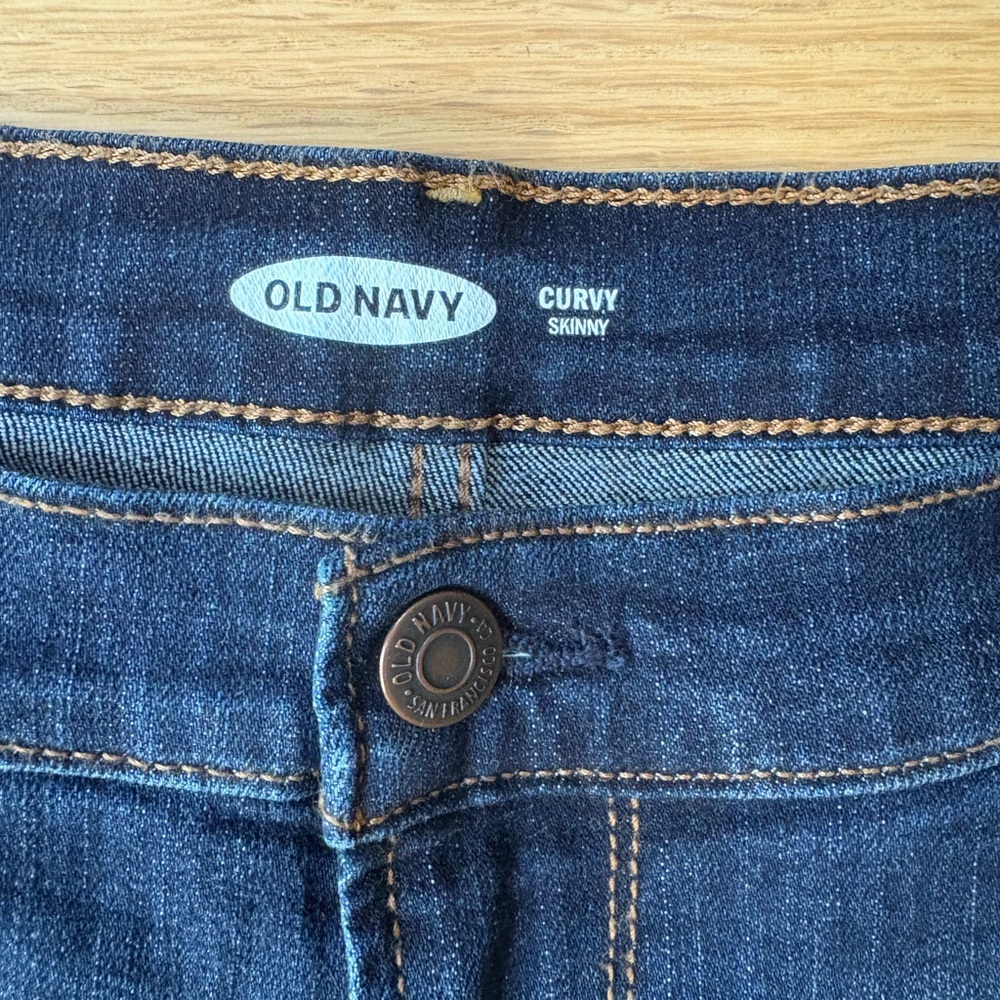 Old Navy Curvy Skinny Jeans Size 14 in Excellent Condition - Picture 3 of 9